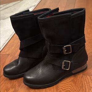 Black Leather and Suede Buckle Ankle Boots SOREL Women’s 5